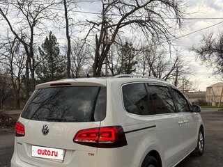 2017 Volkswagen Sharan II Рестайлинг, белый, 2000000 рублей, вид 4