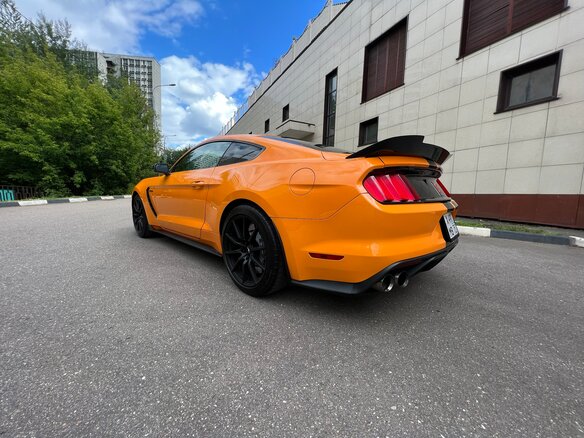 2017 Ford Mustang Shelby GT350 VI Рестайлинг, оранжевый, 6150000 рублей - вид 4