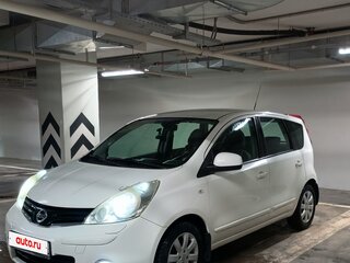 2013 Nissan Note I Рестайлинг, белый, 900000 рублей, вид 1