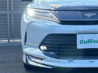 2019 Toyota Harrier III (XU60) Рестайлинг, белый, 2400000 рублей, вид 3