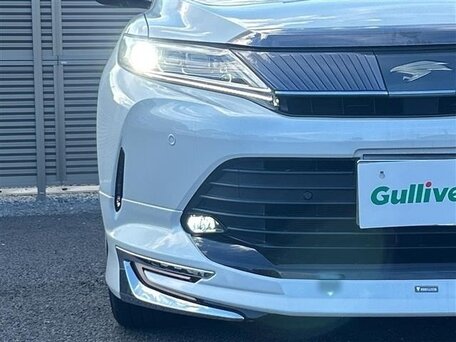 2019 Toyota Harrier III (XU60) Рестайлинг, белый, 2400000 рублей, вид 3