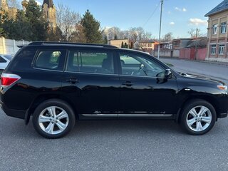 2013 Toyota Highlander II (XU40) Рестайлинг, чёрный, 3900000 рублей, вид 3