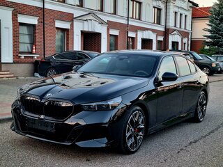 2025 BMW 5 серии 530i xDrive VIII (G60/G61/G68), чёрный, 9000000 рублей, вид 3
