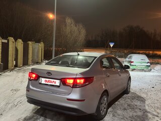 2016 Kia Rio III Рестайлинг, серебристый, 1350000 рублей, вид 5