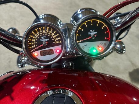 2005 Triumph Rocket III, красный, 780000 рублей, вид 4