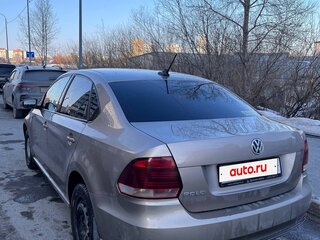 2018 Volkswagen Polo V Рестайлинг, бежевый, 800000 рублей, вид 4