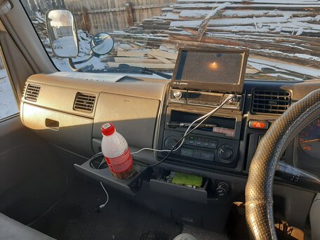 2001 Mazda Titan, белый, 1000000 рублей, вид 2