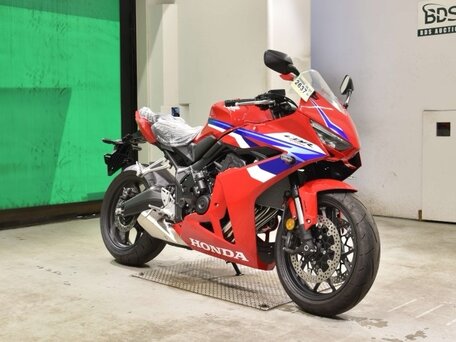 2026 Honda CBR 650R, красный, 1032000 рублей, вид 3