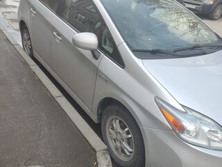2009 Toyota Prius III (XW30), серый, 950000 рублей, вид 3