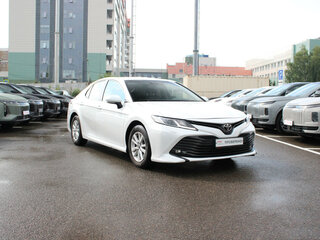 2018 Toyota Camry VIII (XV70), белый, 2293500 рублей, вид 3