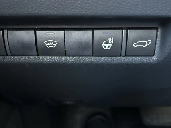 2021 Toyota RAV4 V (XA50), белый, 3350000 рублей - вид 10