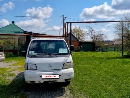 2001 Mitsubishi Delica, белый, 750000 рублей, вид 3