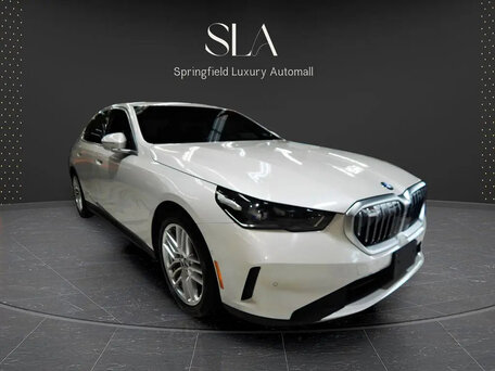 2025 BMW 5 серии 530i xDrive VIII (G60/G61/G68), белый, 5477500 рублей, вид 3