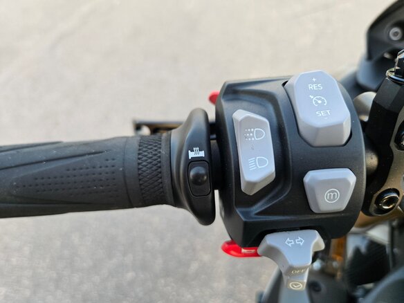2021 Triumph Speed Triple, чёрный, 1200000 рублей - вид 18