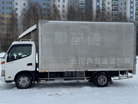 2001 Toyota Dyna, белый, 1350000 рублей, вид 4