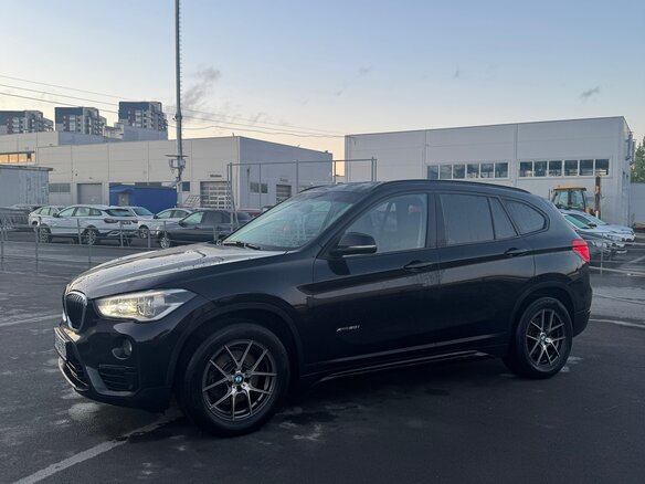 2017 BMW X1 20i xDrive II (F48), чёрный, 2350000 рублей - вид 9