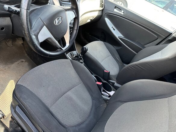 2013 Hyundai Solaris I, белый, 250000 рублей - вид 7