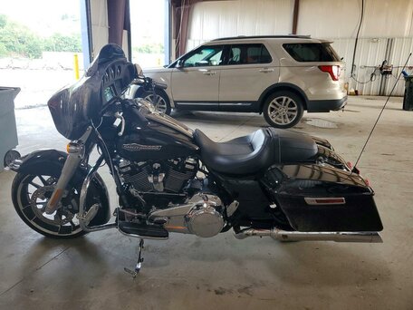 2022 Harley-Davidson Street Glide, чёрный, 1350000 рублей, вид 2