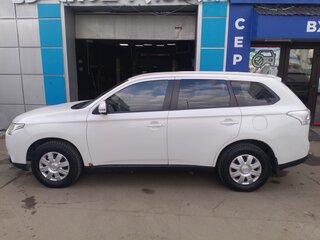2013 Mitsubishi Outlander III, белый, 850000 рублей, вид 2