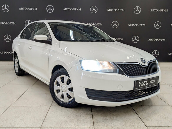2019 Skoda Rapid I Рестайлинг, белый, 800000 рублей - вид 2