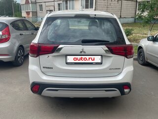 2019 Mitsubishi Outlander III Рестайлинг 3, белый, 2200000 рублей, вид 3