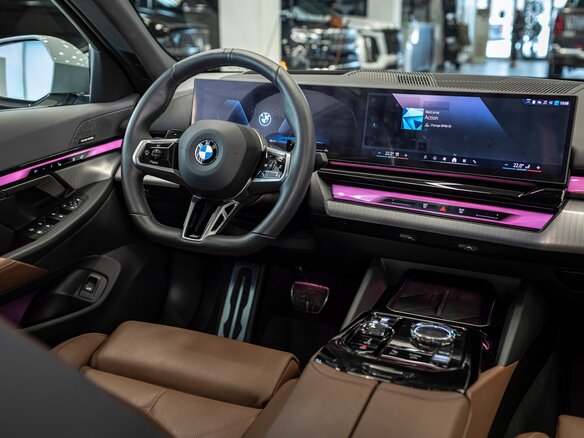 2024 BMW 5 серии 530i xDrive VIII (G60/G61/G68), серый, 7900000 рублей - вид 12