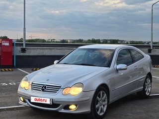 2004 Mercedes-Benz C-Класс 180 II (W203) Рестайлинг, белый, 525000 рублей, вид 1