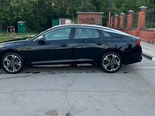2021 Kia K5 III, чёрный, 1500000 рублей, вид 4