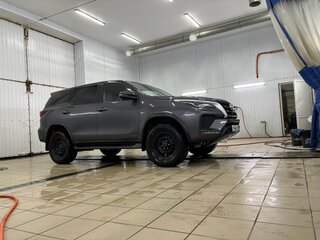 2021 Toyota Fortuner II Рестайлинг, красный, 4050000 рублей, вид 4