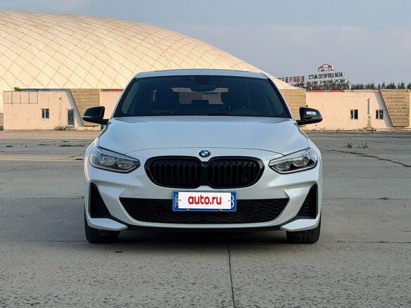 2023 BMW 1 серии 120i III (F52) Рестайлинг, белый - вид 1