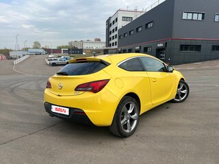 2013 Opel Astra GTC J Рестайлинг, жёлтый, 700000 рублей, вид 3