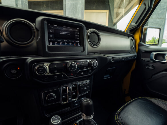 2021 Jeep Wrangler IV (JL), жёлтый, 4900000 рублей - вид 11