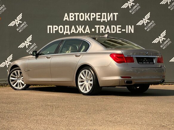 2012 BMW 7 серии 740Li V (F01/F02/F04), бежевый - вид 4