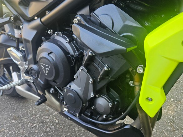 2024 Triumph Trident 660, чёрный, 920000 рублей - вид 10