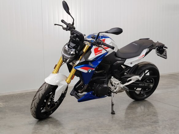2024 BMW F 900 R, белый - вид 3