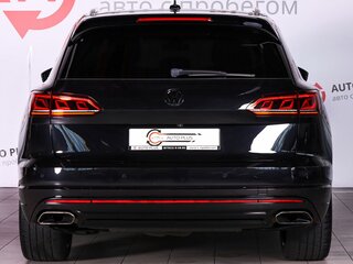2019 Volkswagen Touareg III, чёрный, 4129000 рублей, вид 4