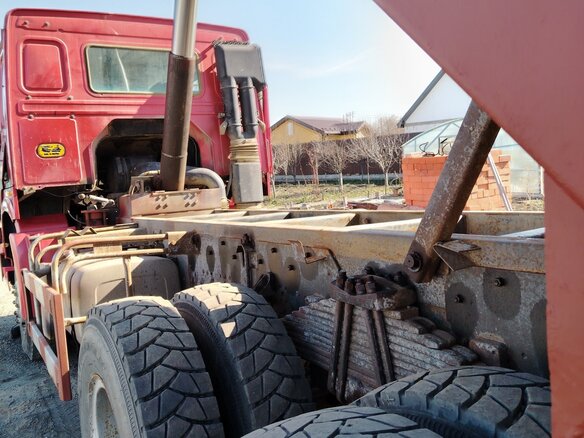 2011 Sinotruk Howo A5, красный, 1850000 рублей - вид 4