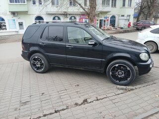 2003 Mercedes-Benz M-Класс 400 I (W163) Рестайлинг, чёрный, 950000 рублей, вид 3