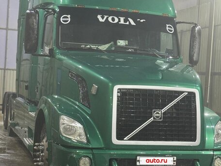 2004 Volvo VNL, зелёный, 4150000 рублей, вид 4