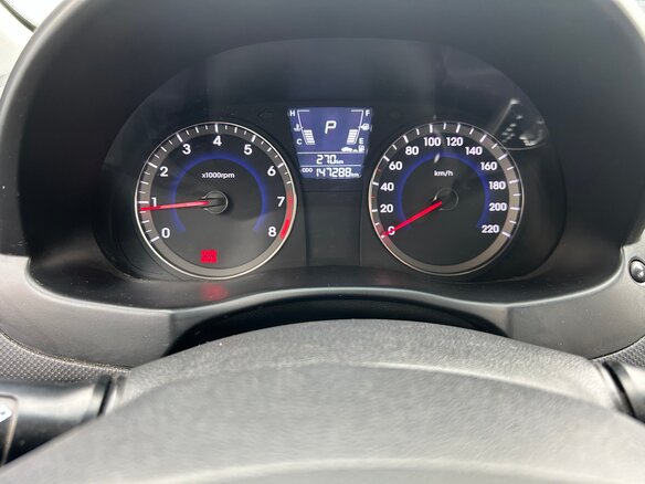 2013 Hyundai Solaris I, белый, 800000 рублей - вид 10