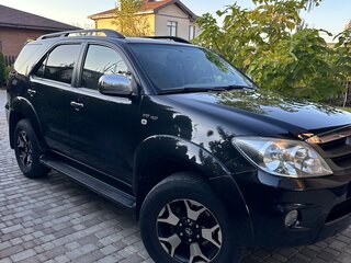 2005 Toyota Fortuner I, чёрный, 2600000 рублей, вид 2