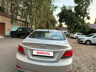 2015 Hyundai Solaris I Рестайлинг, серебристый, 950000 рублей, вид 5