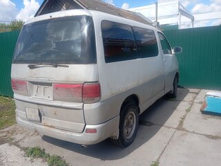 1999 Toyota Regius I Рестайлинг, белый, 390000 рублей, вид 3