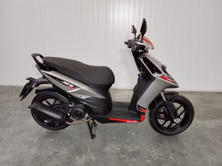 2025 Aprilia SR 125, серый, 243000 рублей, вид 4