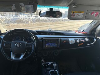 2018 Toyota Hilux VIII, серебристый, 2710000 рублей, вид 3