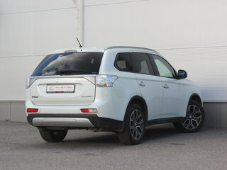 2014 Mitsubishi Outlander III, белый, 1475000 рублей, вид 2