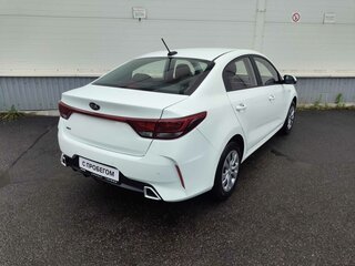 2020 Kia Rio IV Рестайлинг, белый, 1580000 рублей, вид 5