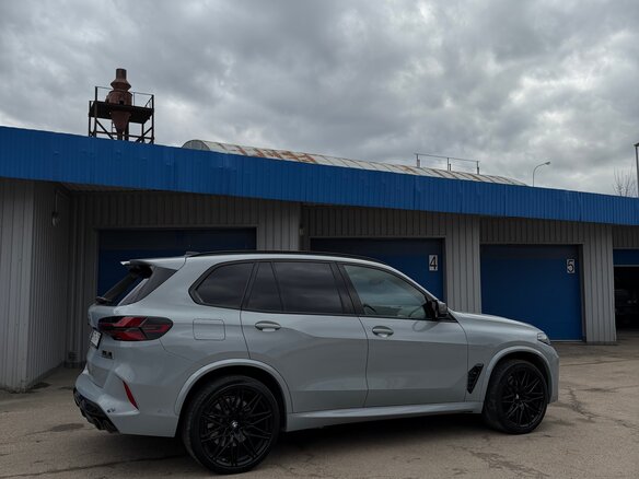 2023 BMW X5 M Competition III (F95) Рестайлинг, серый, 14950000 рублей - вид 4