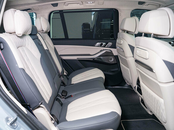 2025 BMW X7 40d I (G07) Рестайлинг, серый - вид 23