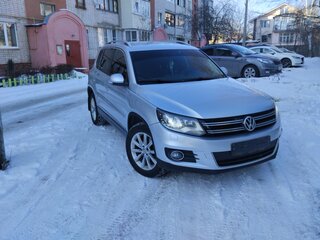 2011 Volkswagen Tiguan I Рестайлинг, серебристый, 1400000 рублей, вид 1
